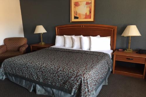 Hebbronville Executive Inn - image 5