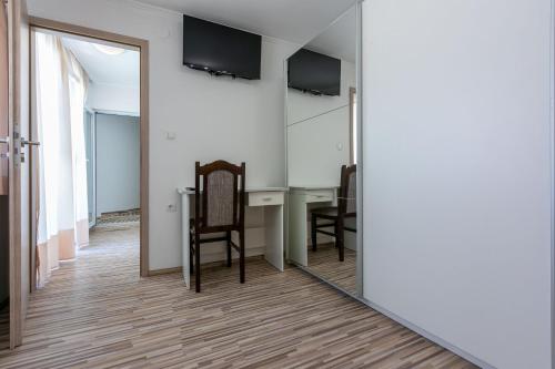 Three-Bedroom Holiday Home  image 10
