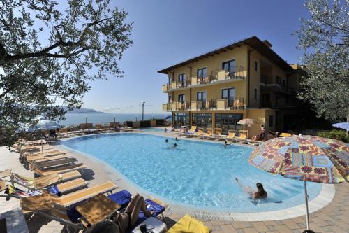 Exterior view, Hotel Piccolo Paradiso in Toscolano Maderno