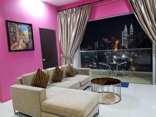 Regalia Suites with Infinity Pool KL - by Staycation Homes near Damai Service Hospital
