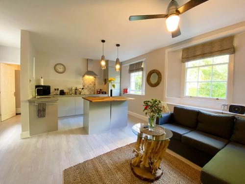 Picture of Meadfoot Bay Apartment At Hesketh Crescent