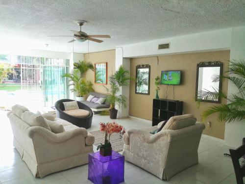 Casa Zen para 20 Personas 5 Habitaciones en el Centro de Cancun