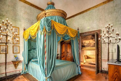 Deluxe Room room in Palazzo Doria Napoli