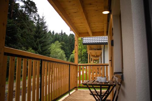 Erkély/terasz, Domki na Zaciszu in Łączki