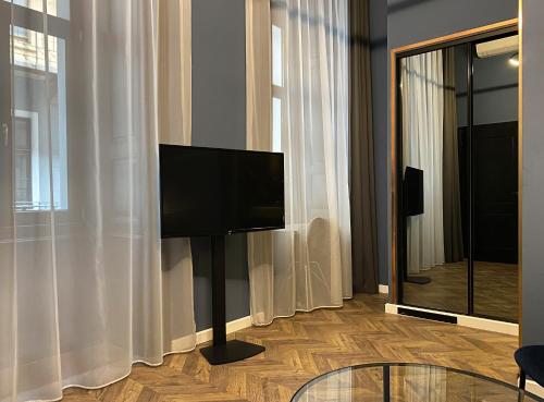 Rumor Rooms - image 8