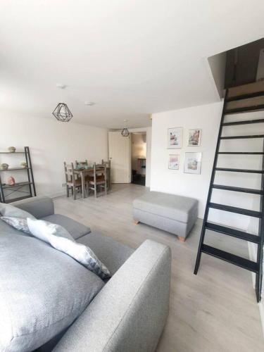 Remarkable Farmhouse House that sleeps 11