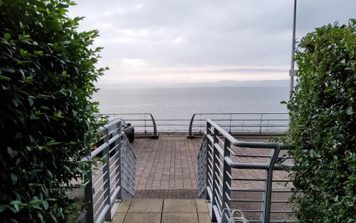 2 Bed Aprtmt- Waterfront 5 Beds Parking - main image