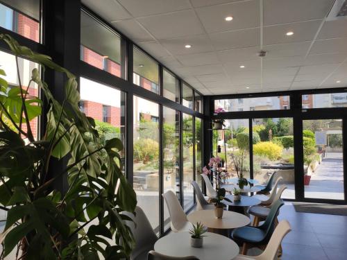 Novotel Suites Paris Montreuil Vincennes - image 10