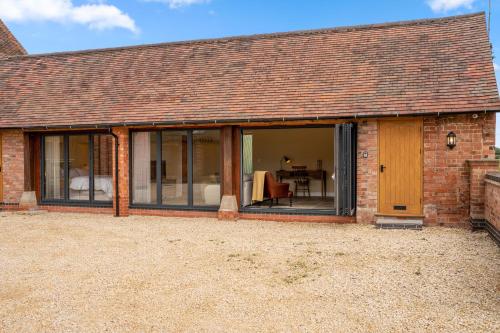 Entrada, Swifts Retreat in Bidford