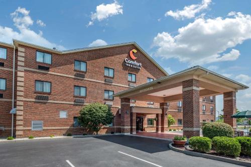Comfort Inn & Suites Lawrenceburg - Hotel