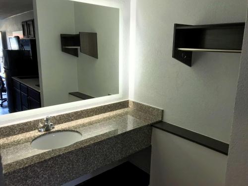 Suburban Extended Stay Hotel North Charleston I-526 - image 8