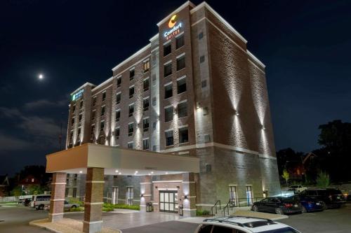 Comfort Suites Cincinnati University - Downtown - image 13