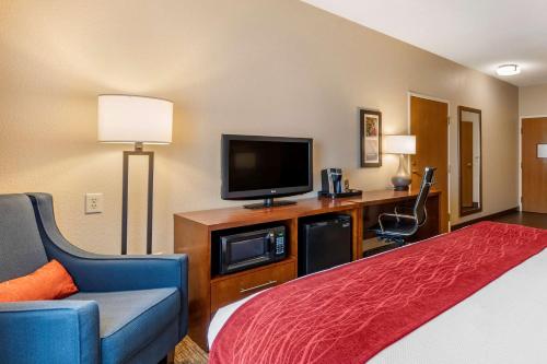 Standard King Room with Tub - Accessible/ Non-Smoking
