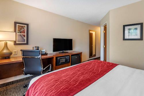 Comfort Inn La Porte - image 2