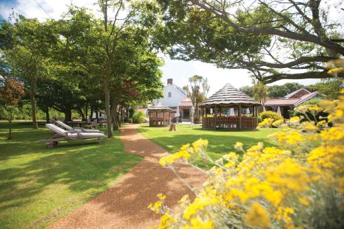 Jardín, The Farmhouse Hotel and Restaurant in Saint Saviour