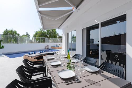 Balcony/terrace, Luxury Villa Callao private heated pool Free Car except Christmas in Tenerife