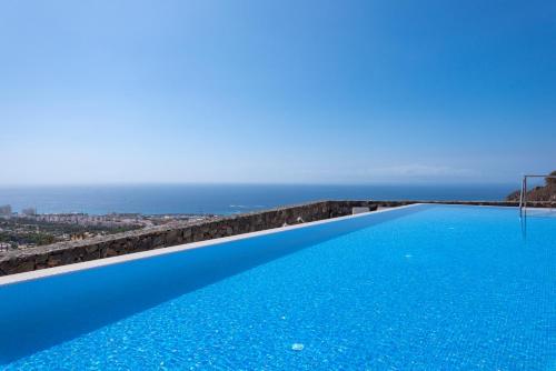 Luxury Villa Maria private heated pool Free Car except Christmas