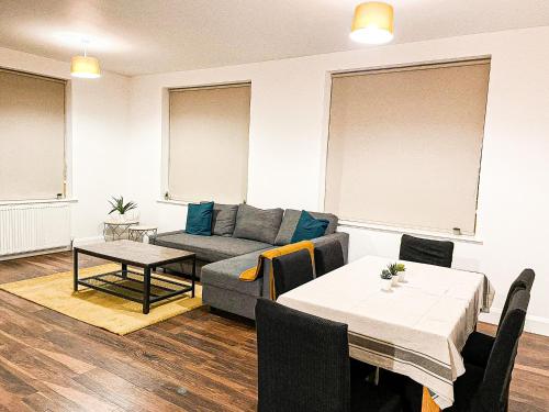 Stylish Central Watford 2 Bedroom and Sofa Bed Apartment with Free Parking