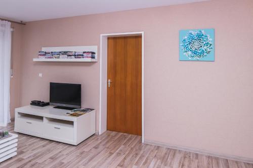 Aufenthaltsraum/TV-Zimmer, Ferienwohnung in dem schönen Kurort Bad Dürkheim (Ferienwohnung in dem schonen Kurort Bad Durkheim) in Lampertheim