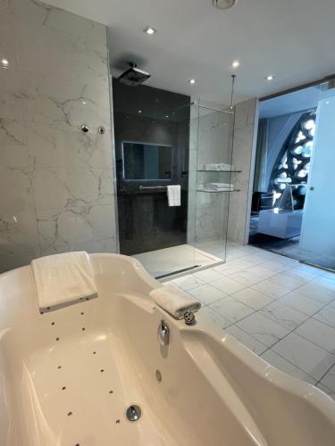 ฝักบัว, Martin's Dream Hotel in มอนส์ / เบอร์เกน