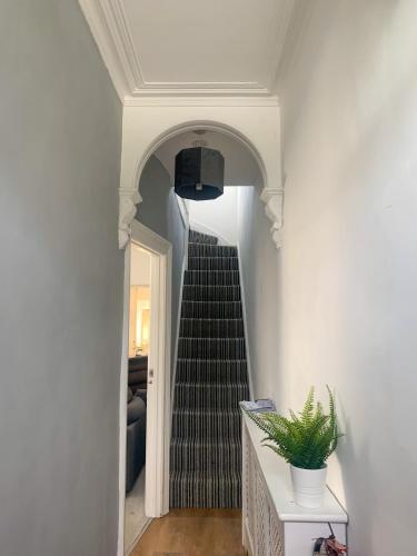 Spacious 2 bed terrace with on street parking gîte à louer Landore