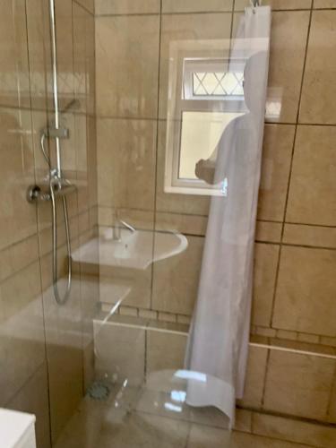 Spacious 2 bed terrace with on street parking