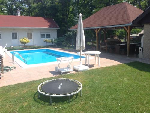 Motel Hummel - image 14