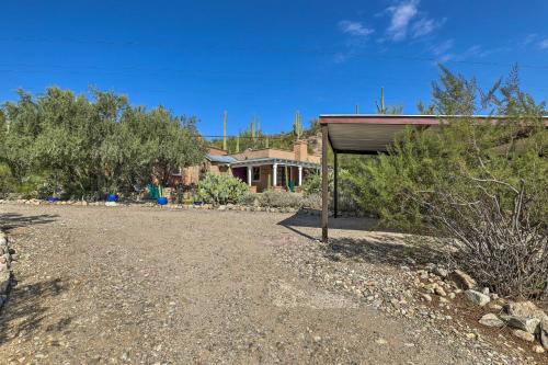 Esperanza - Quaint Tucson Home with Hot Tub and Patio