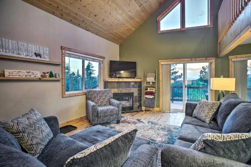 Cozy Morrison Retreat with Mtn View and Game Room! in Morrison, USA