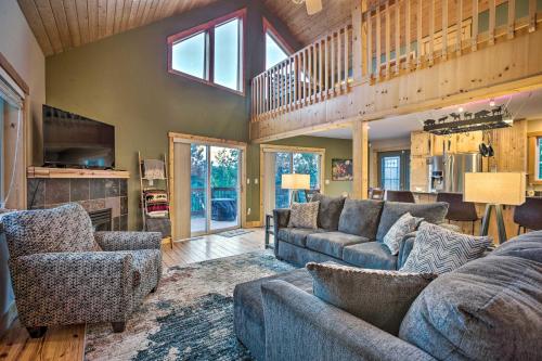 Cozy Morrison Retreat with Mtn View and Game Room! in Morrison, USA