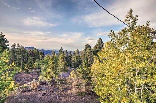 Cozy Morrison Retreat with Mtn View and Game Room! in Morrison, USA