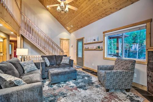 Cozy Morrison Retreat with Mtn View and Game Room! in Morrison, USA