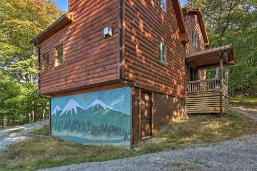 Updated Beech Mountain Cabin with Deck and Grill! in Beech Mountain, USA