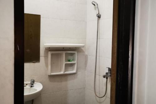 Dinnar Homestay Gayungan Syariah RedPartner – Surabaja, IL