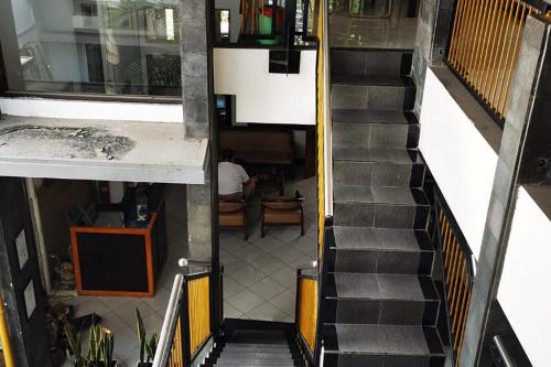 Exterior view, Dinnar Homestay Gayungan Syariah RedPartner near KFC Ahmad Yani