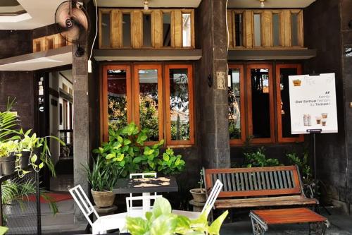 Exterior view, Dinnar Homestay Gayungan Syariah RedPartner near KFC Ahmad Yani