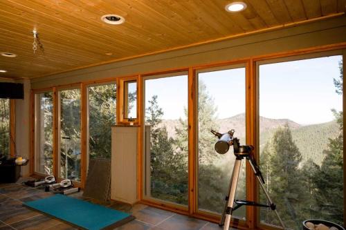 Spectacular Mountain Top Property in Morrison, USA