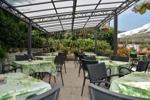 Garden, Stella D'Oro - Hotel & Apartments in Tremosine