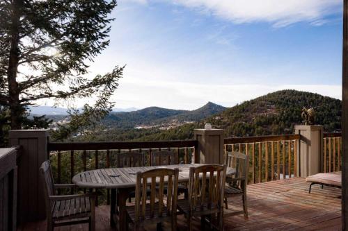 Spectacular Mountain Top Property in Evergreen (CO)