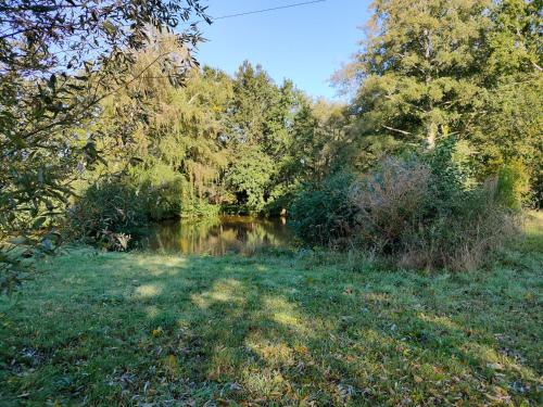"Reves de Gamins" Chambre de gauche, 4 couchages dans gite de campagne "La Camusiere", proche du Pol in 勒芒