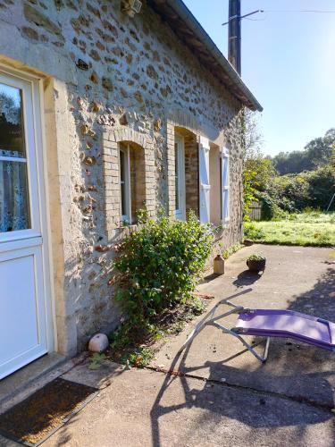 "Reves de Gamins" Chambre de gauche, 4 couchages dans gite de campagne "La Camusiere", proche du Pol in 勒芒