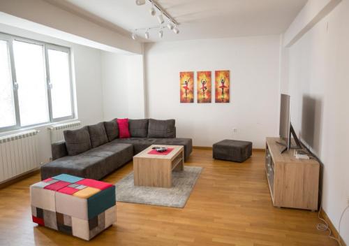 Three Bedroom Apartment Near City Center, Skopje