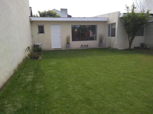 출입구, Espacio Luzuriaga near 아스토르 피아졸라 국제공항