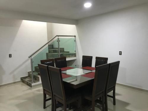 Casa minimalista tranquila y acogedora, con garage Casa minimalista tranquila y acogedora, con garage