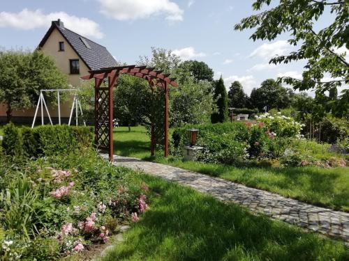 Kleiner Bungalow im Grünen