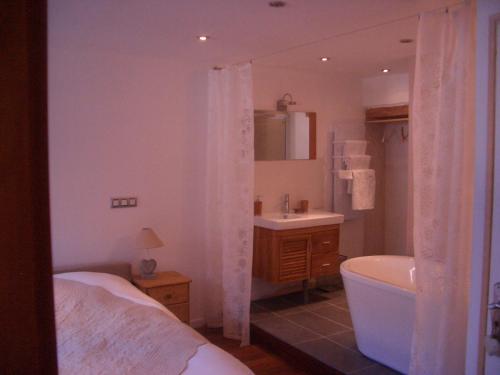 Les Filateries Chambre Lin chambre d'hôte Annecy-le-Vieux
