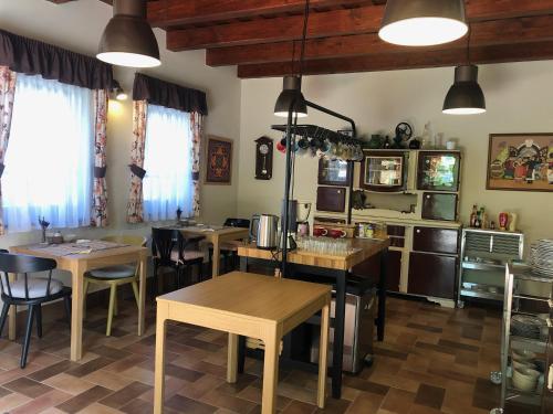 Restorāns, Tunderkert Panzio in Viszák