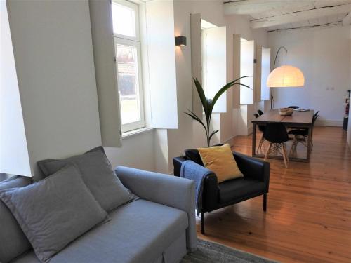 White Lotus Luxury 2BR with AC Downtown Porto, Porto