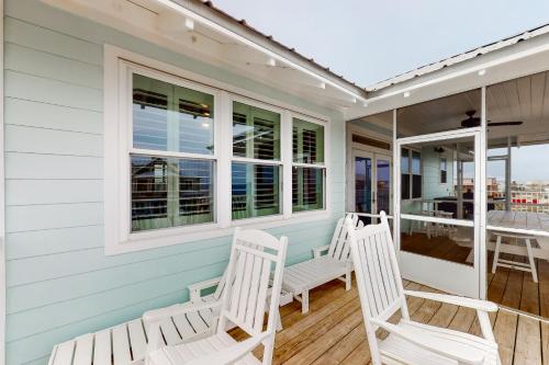 Tin Roof Sundae by Meyer Vacation Rentals in Fort Morgan