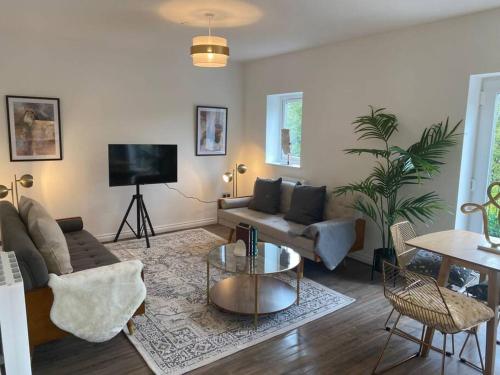 Fully furnished and stylishly decorated apartment (flat 2)